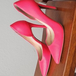 Jessica Simpson pumps